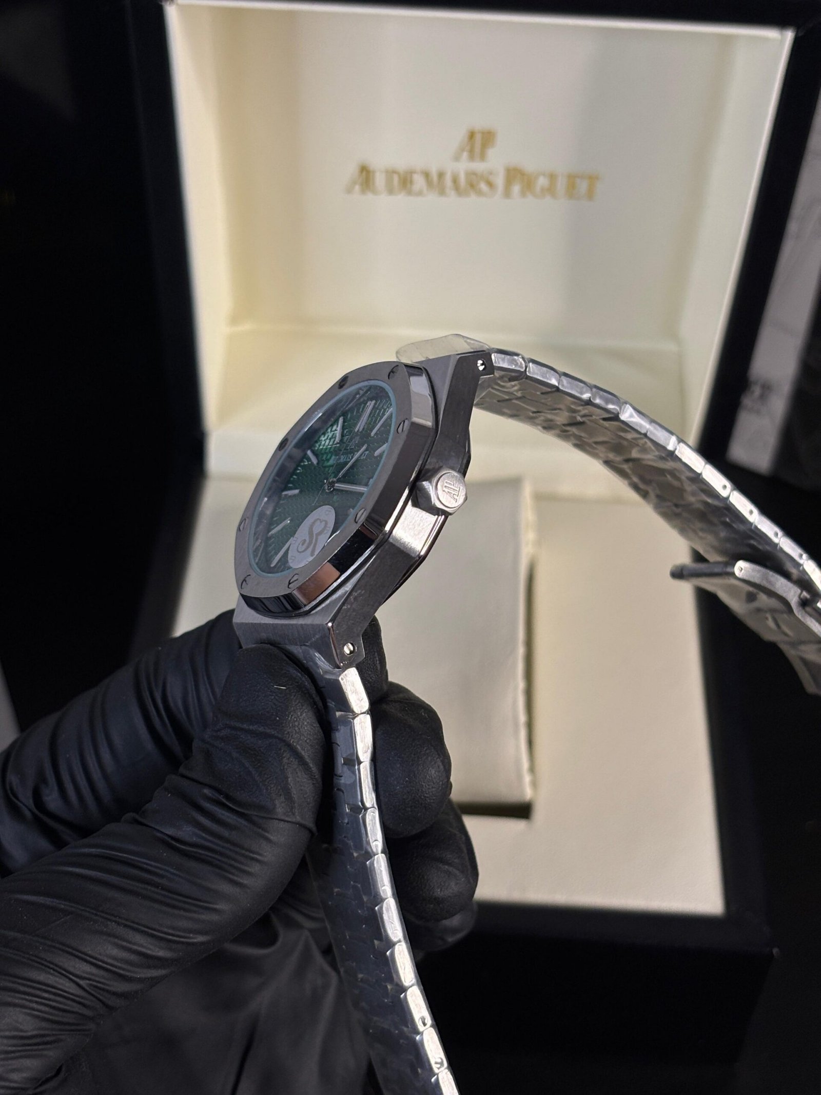 Audemars Piguet Royal Oak Silver-Green Dial - Image 5
