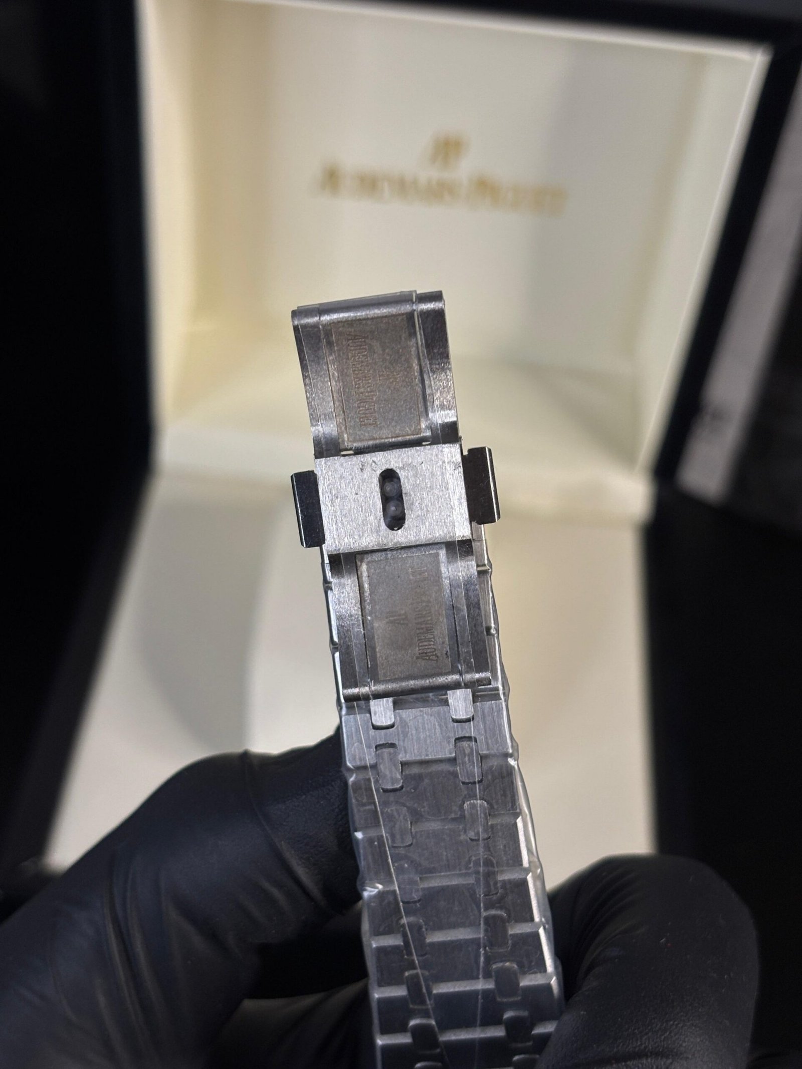Audemars Piguet Royal Oak Silver-Green Dial - Image 8
