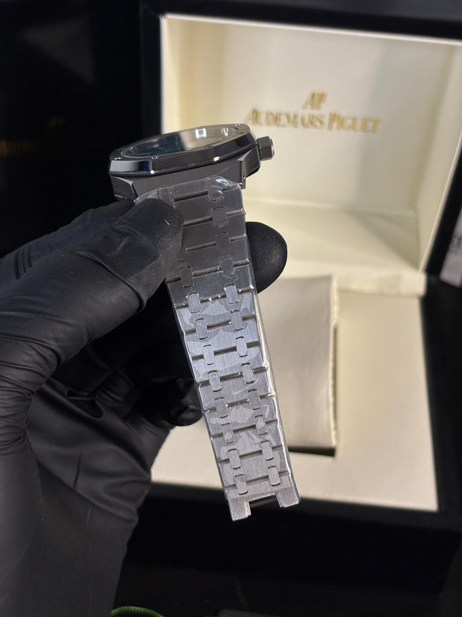 Audemars Piguet Royal Oak Silver-Green Dial - Image 6