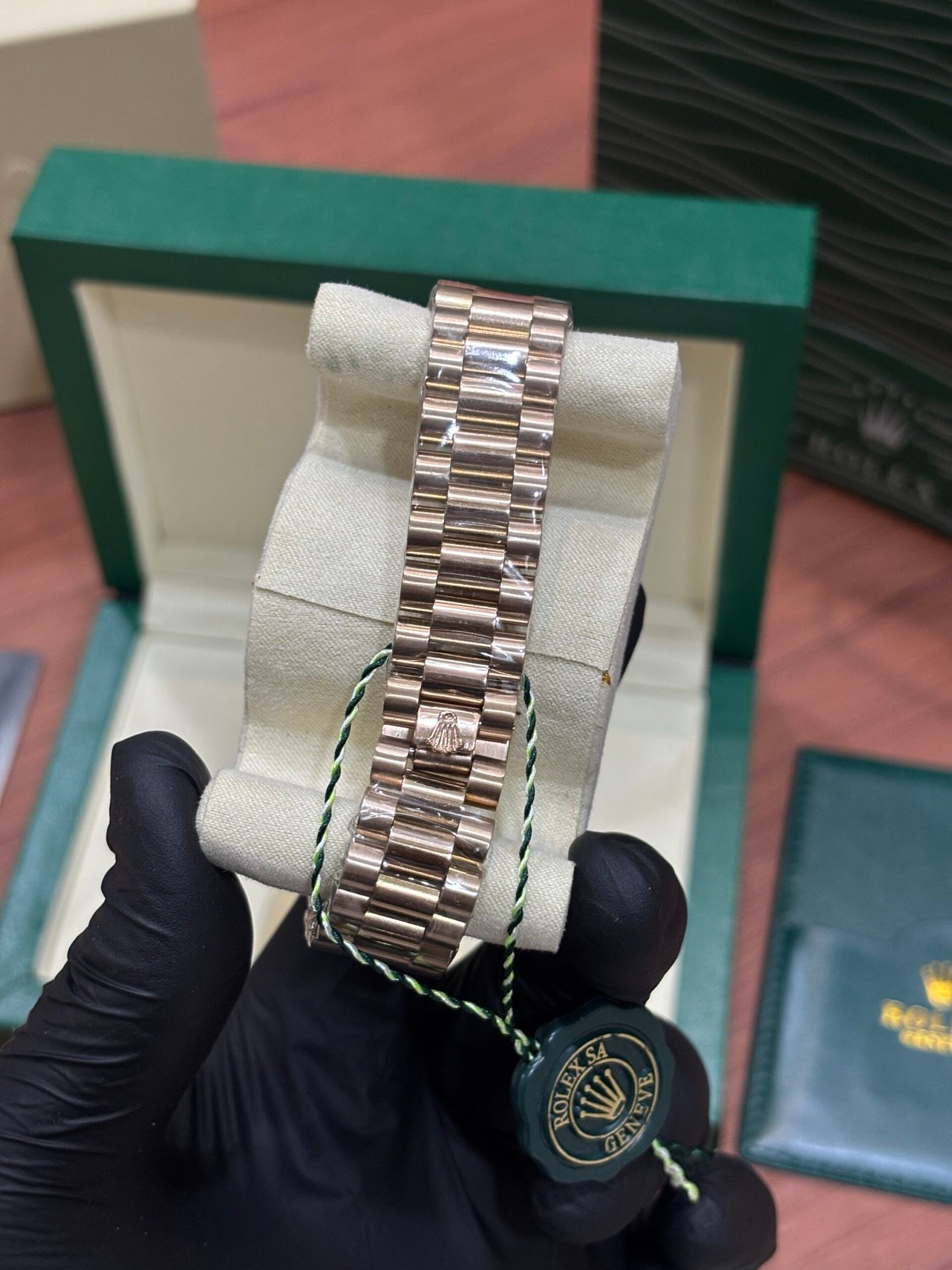 ROLEX OYSTER PERPETUAL GOLDEN GREEN DIAL - Image 4